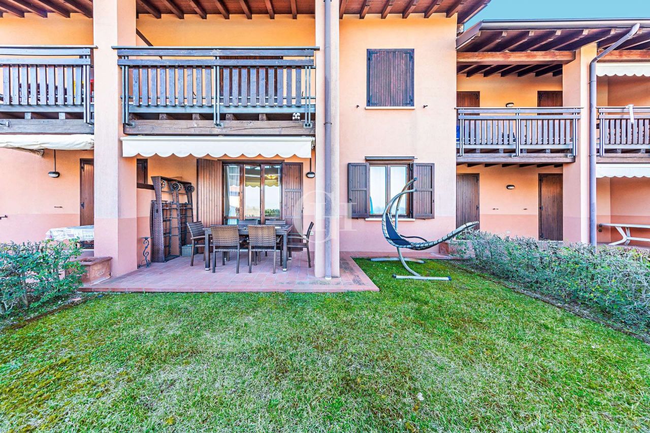Квартира у озера Гарда, Италия, 75 м2 фото 2