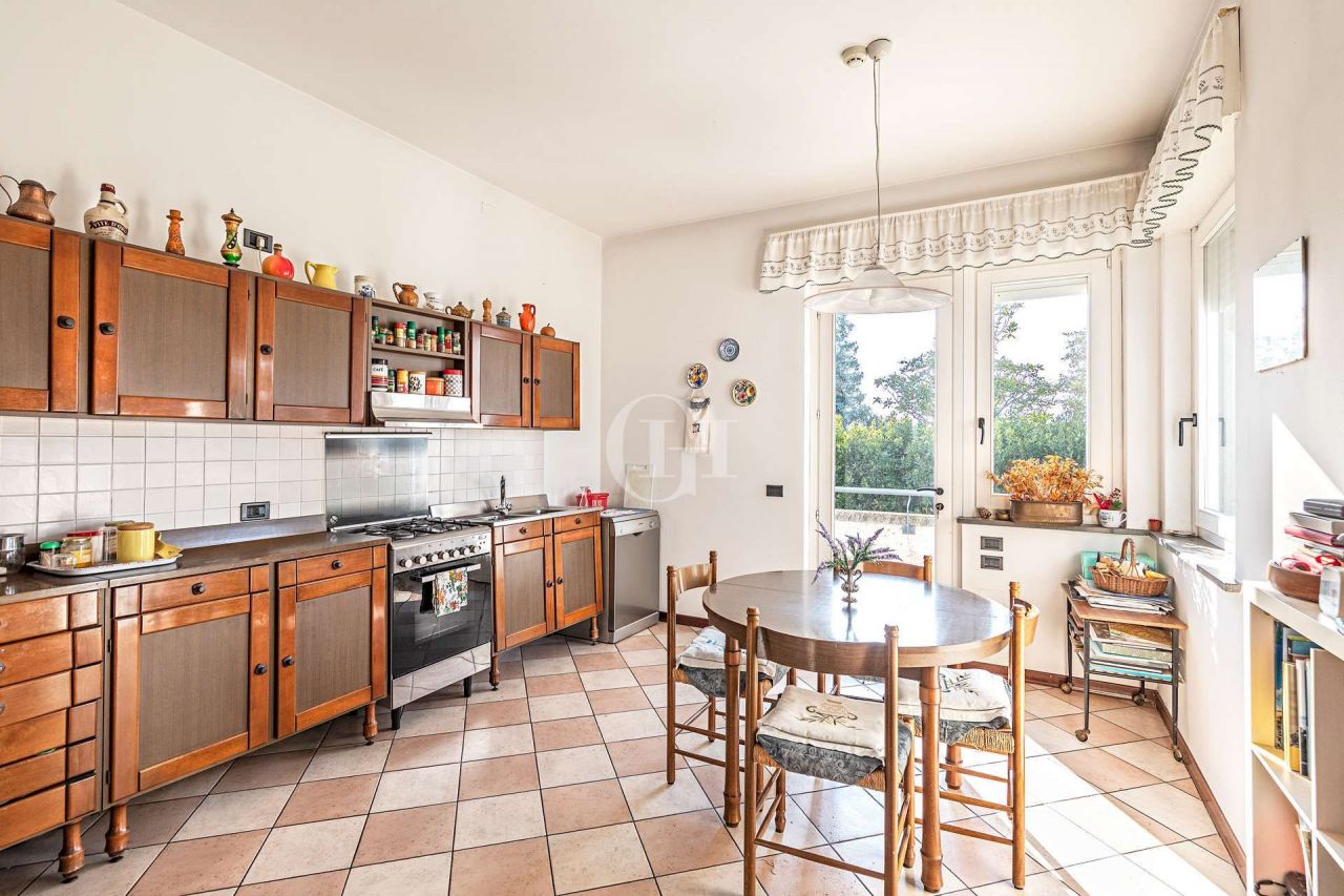 Вилла у озера Гарда, Италия, 305 м2 фото 4