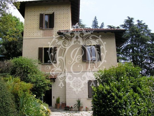 Вилла в Гавирате, Италия, 300 м2 фото 2