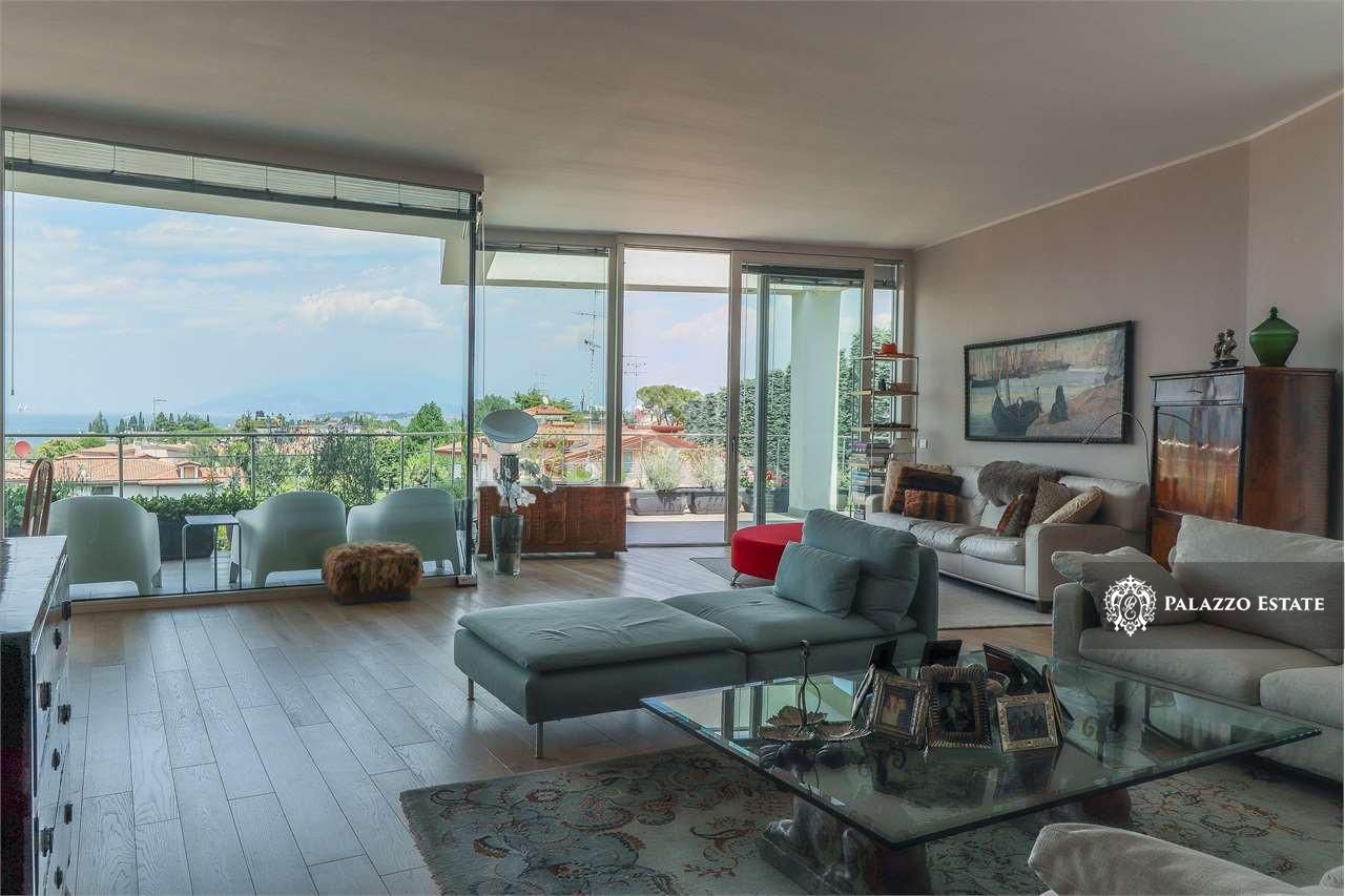 Вилла в Дезенцано-дель-Гарда, Италия, 500 м2 фото 1