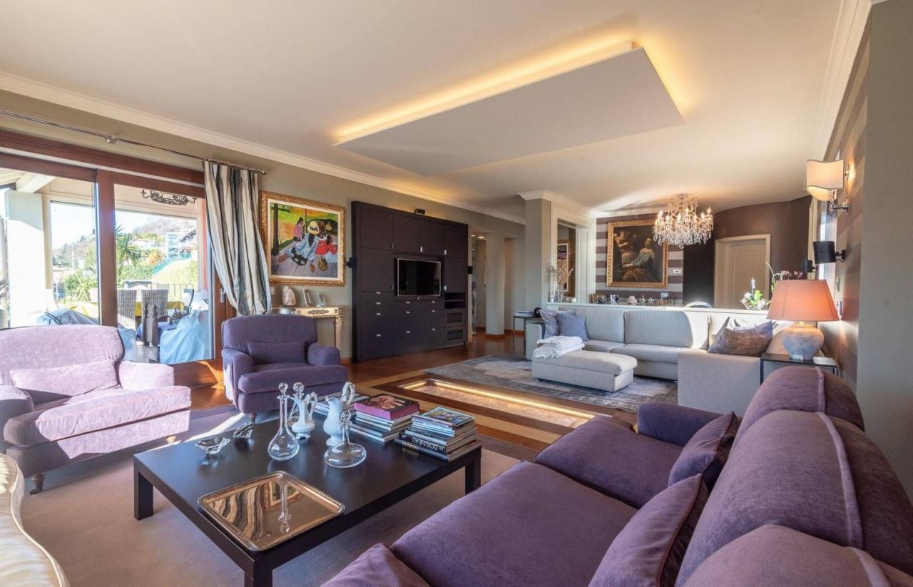 Дом в Вербании, Италия, 500 м2 фото 3
