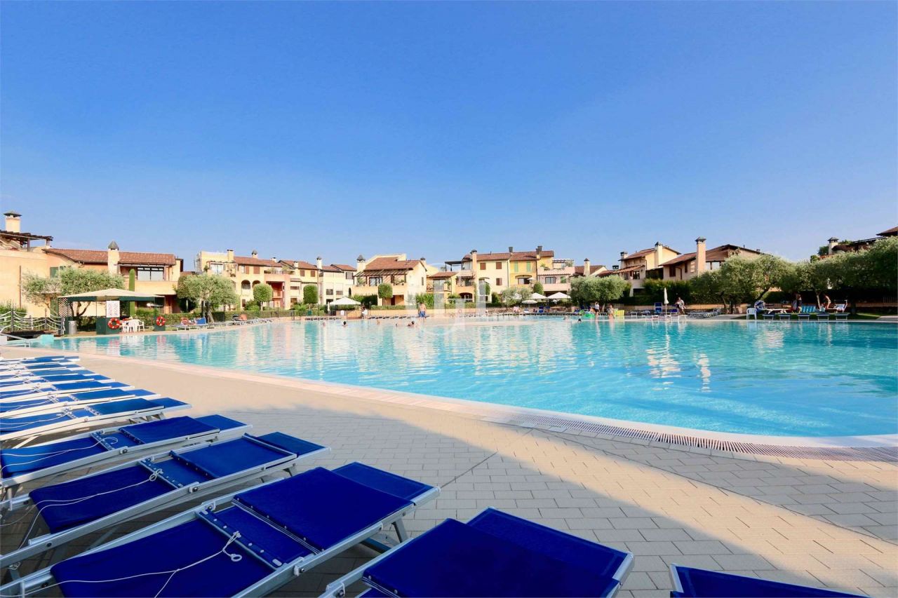 Квартира у озера Гарда, Италия, 70 м2 фото 2