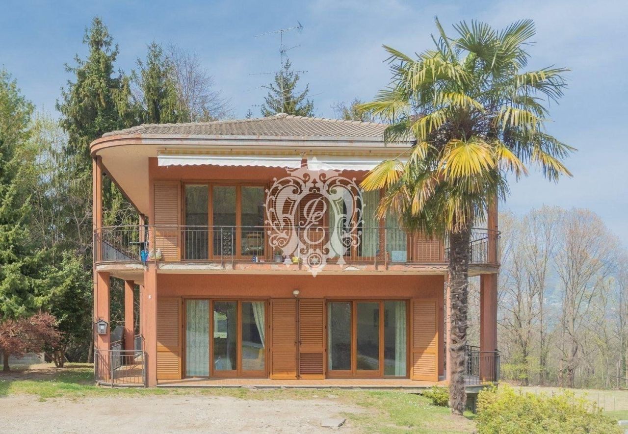 Вилла Bizzarone, Италия, 260 м2 фото 1