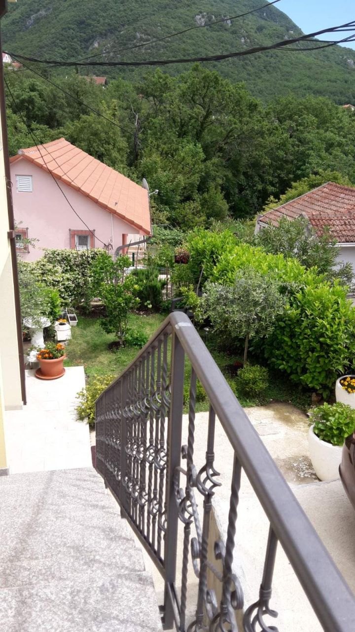 Дом в Ластве, Черногория, 110 м2 фото 2