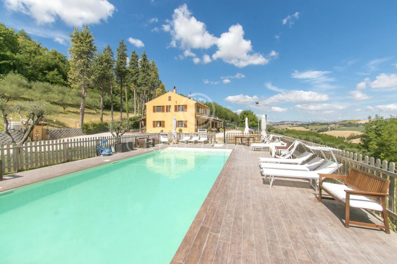 Дом в Фермо, Италия, 553.5 м2 фото 1