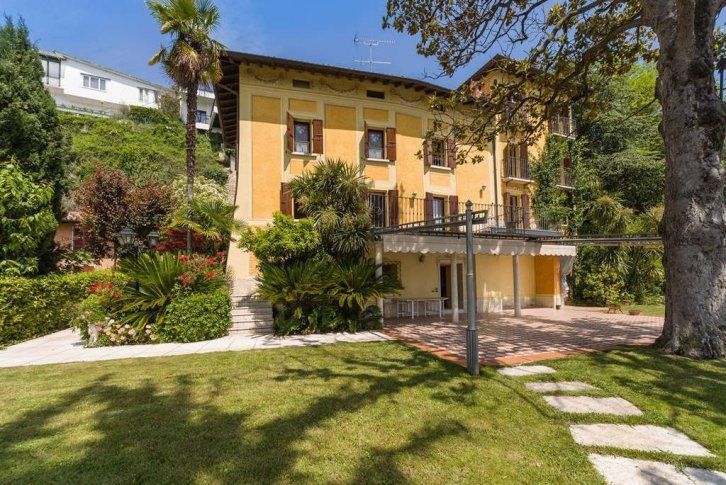 Вилла у озера Гарда, Италия, 800 м2 фото 2