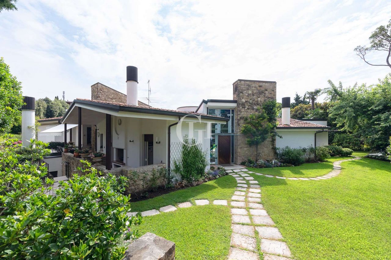 Вилла у озера Гарда, Италия, 600 м2 фото 5