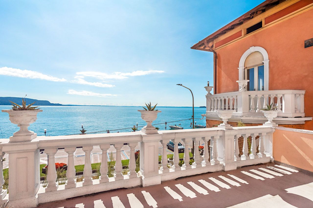 Вилла у озера Гарда, Италия, 540 м2 фото 1