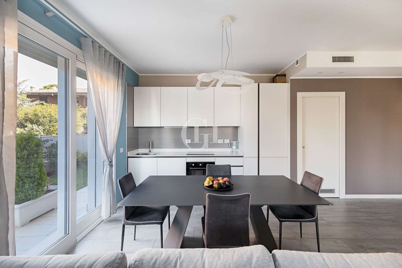 Апартаменты у озера Гарда, Италия, 107 м2 фото 3