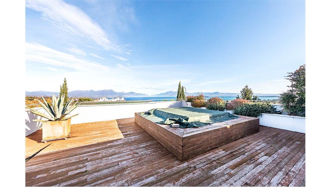 Пентхаус у озера Гарда, Италия, 350 м2 фото 3