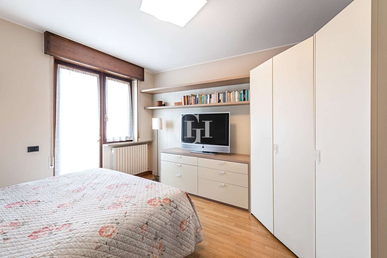 Вилла у озера Гарда, Италия, 370 м2 фото 3