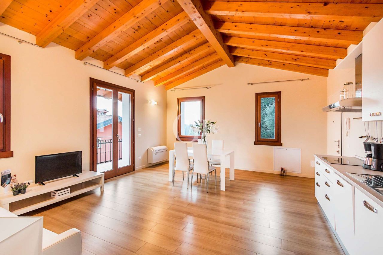 Апартаменты у озера Гарда, Италия, 73 м2 фото 4