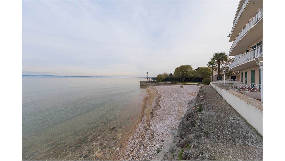 Квартира у озера Гарда, Италия, 65 м2 фото 3