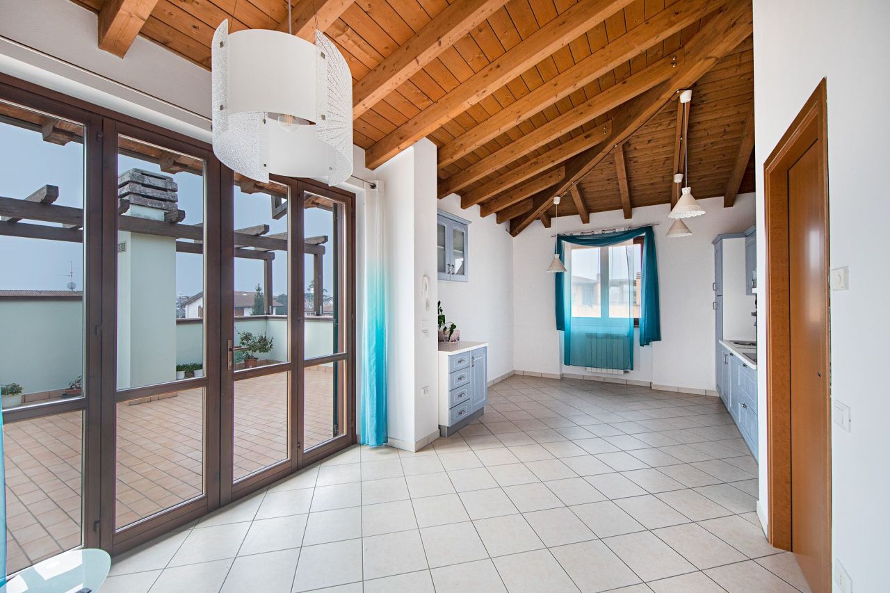 Апартаменты у озера Гарда, Италия, 75 м2 фото 1