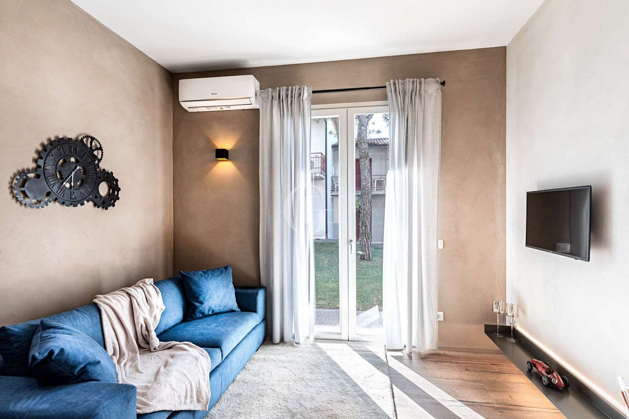 Квартира у озера Гарда, Италия, 54 м2 фото 2