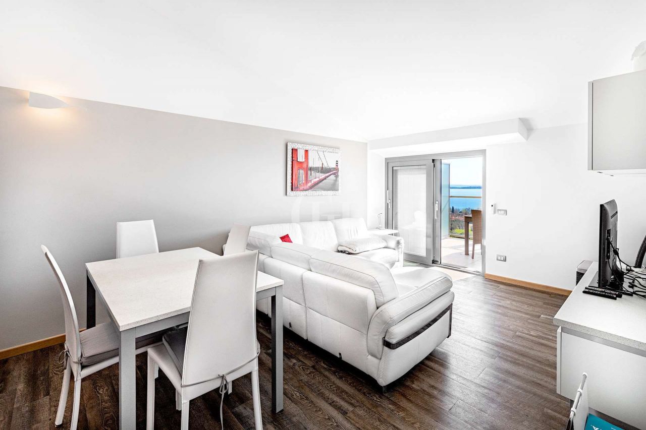 Пентхаус у озера Гарда, Италия, 90 м2 фото 5