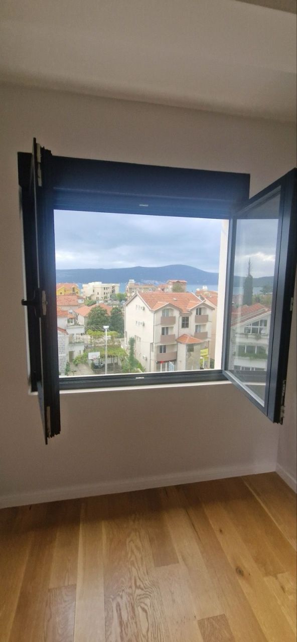 Квартира в Тивате, Черногория, 91 м2 фото 3