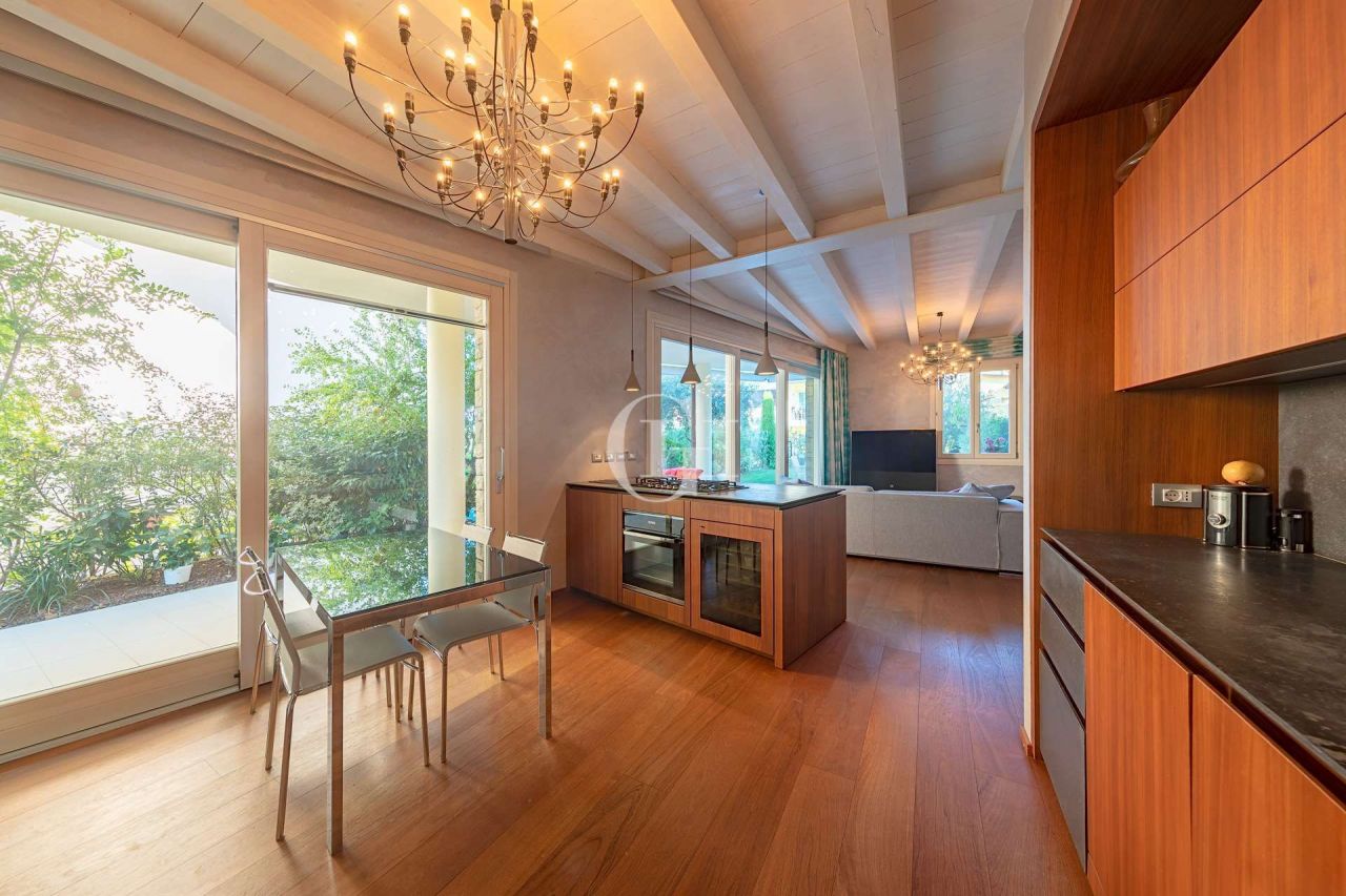 Апартаменты у озера Гарда, Италия, 147 м2 фото 4