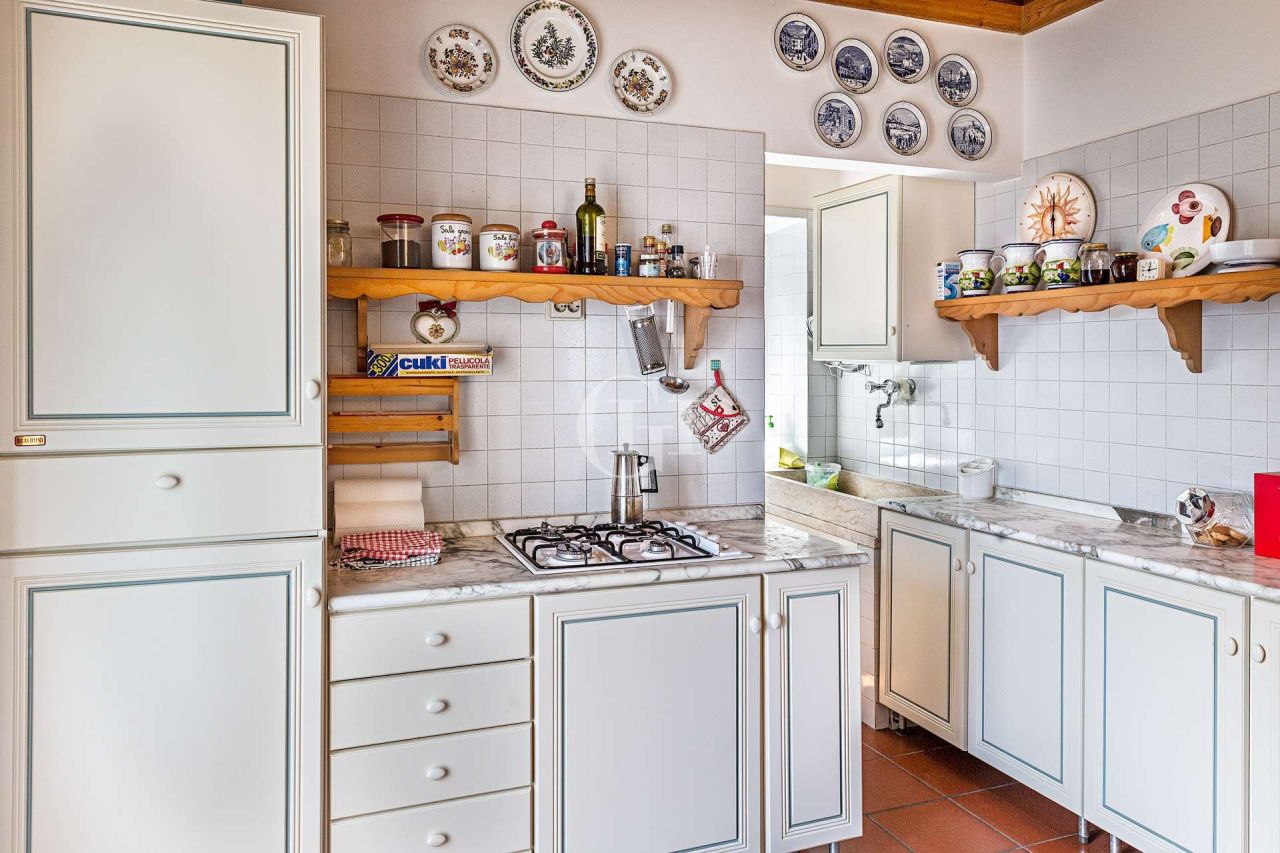 Вилла у озера Гарда, Италия, 380 м2 фото 3