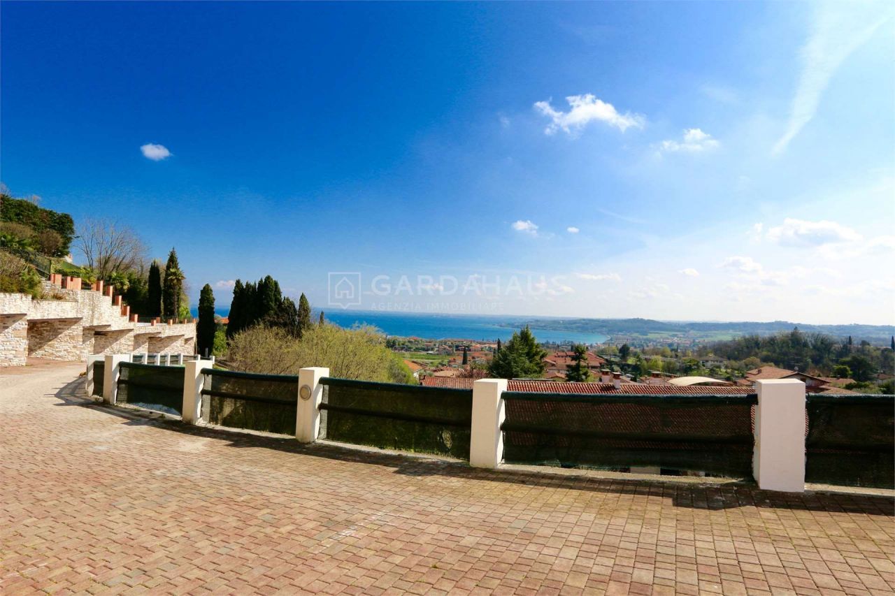 Вилла у озера Гарда, Италия, 200 м2 фото 3