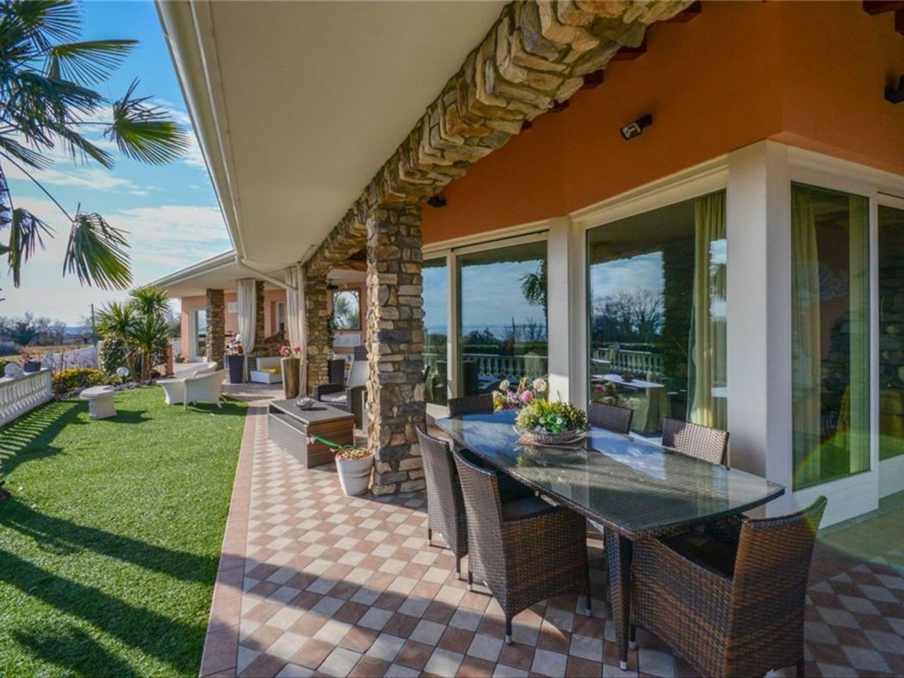 Вилла у озера Гарда, Италия, 300 м2 фото 5