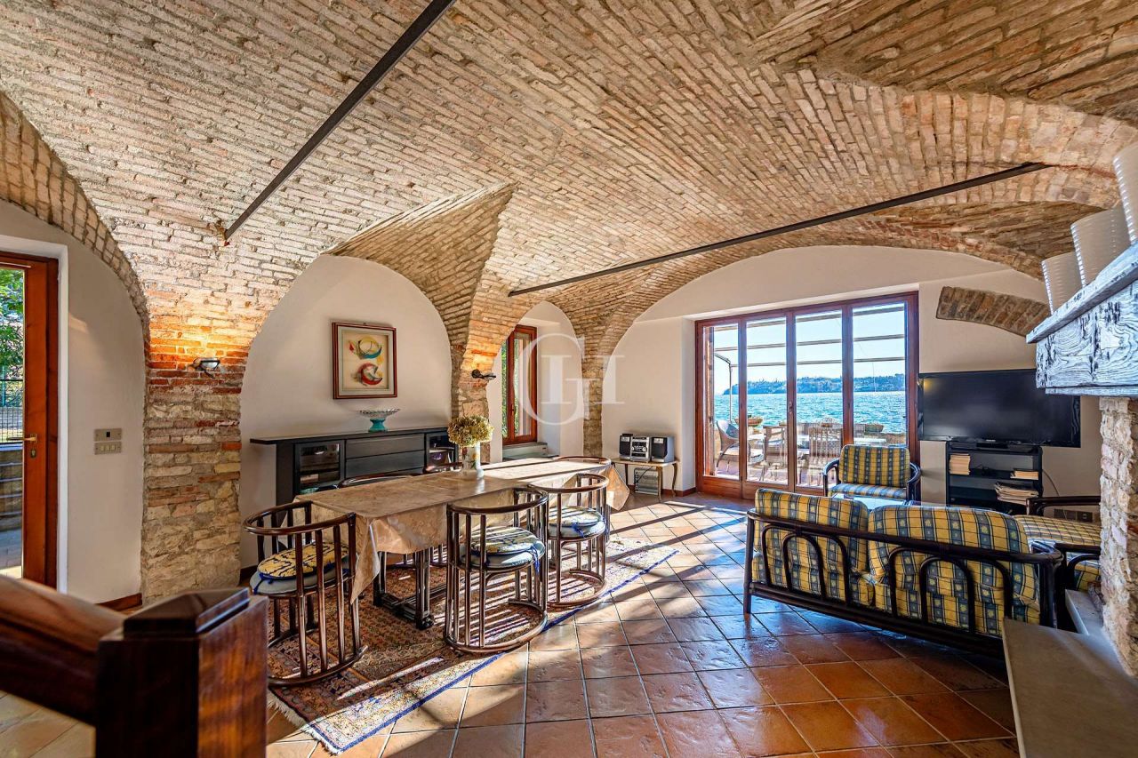 Вилла у озера Гарда, Италия, 152 м2 фото 1