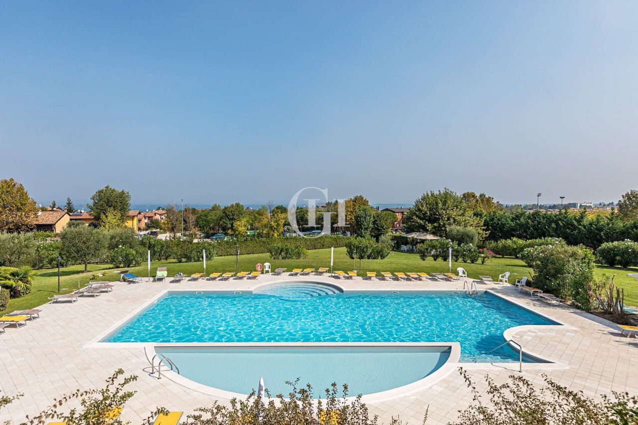 Вилла у озера Гарда, Италия, 300 м2 фото 2
