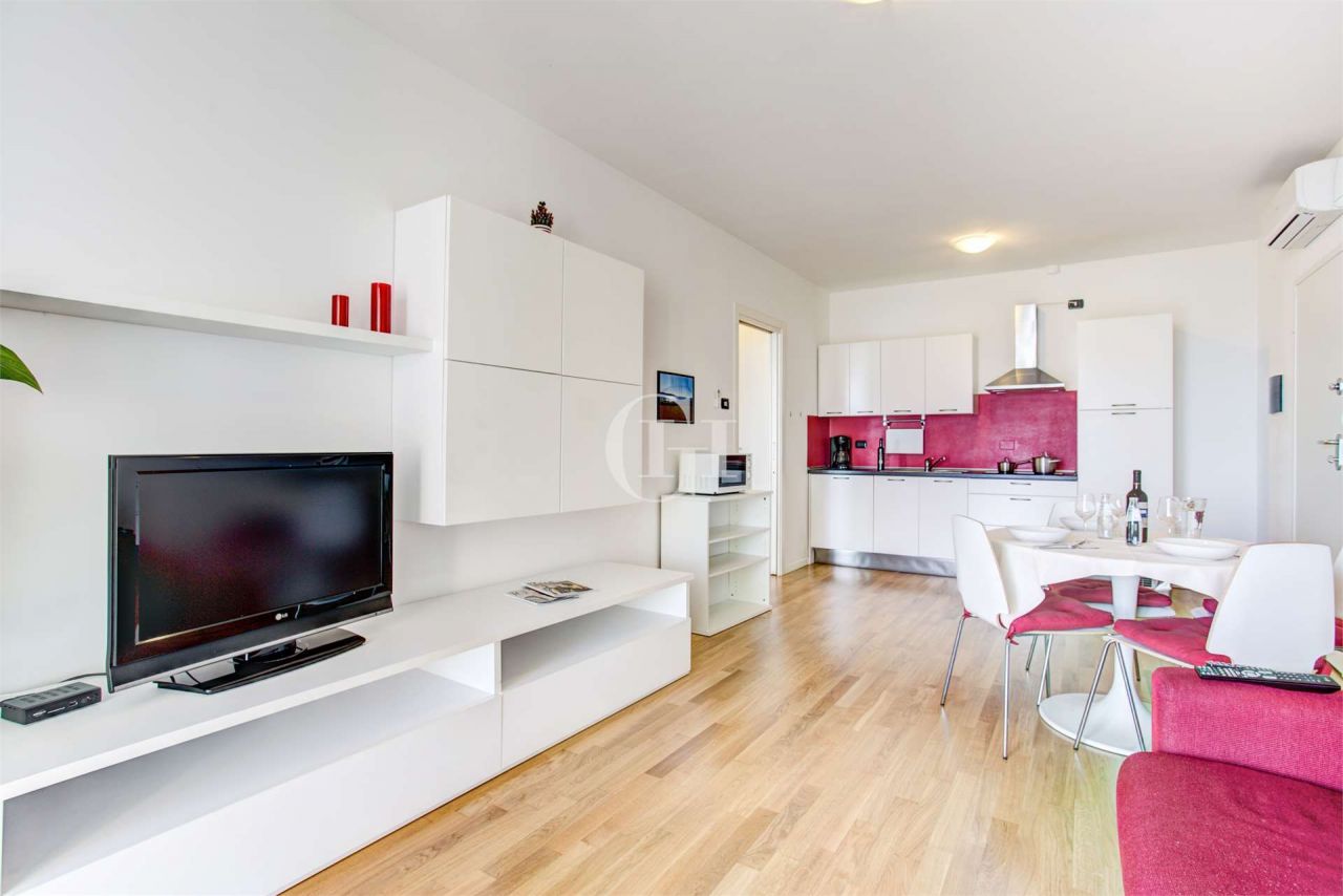 Квартира у озера Гарда, Италия, 67 м2 фото 3