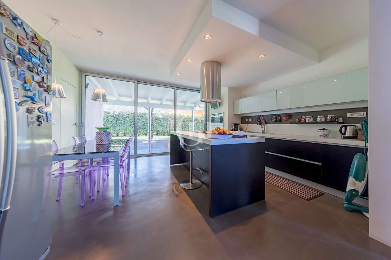 Вилла у озера Гарда, Италия, 450 м2 фото 3
