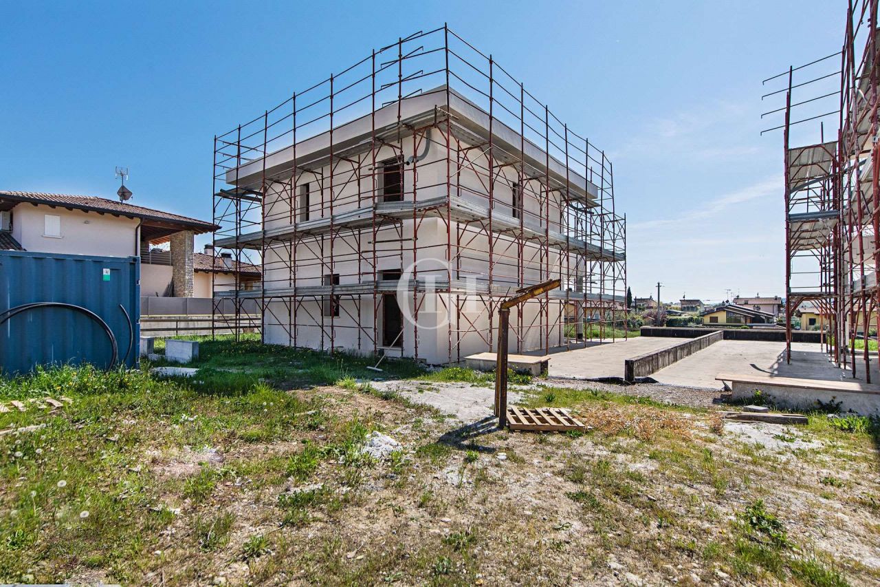 Вилла у озера Гарда, Италия, 210 м2 фото 2