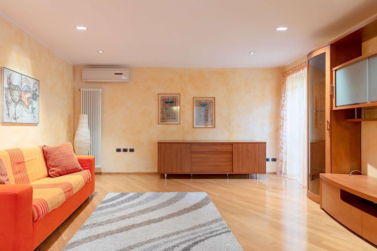 Апартаменты у озера Гарда, Италия, 115 м2 фото 3