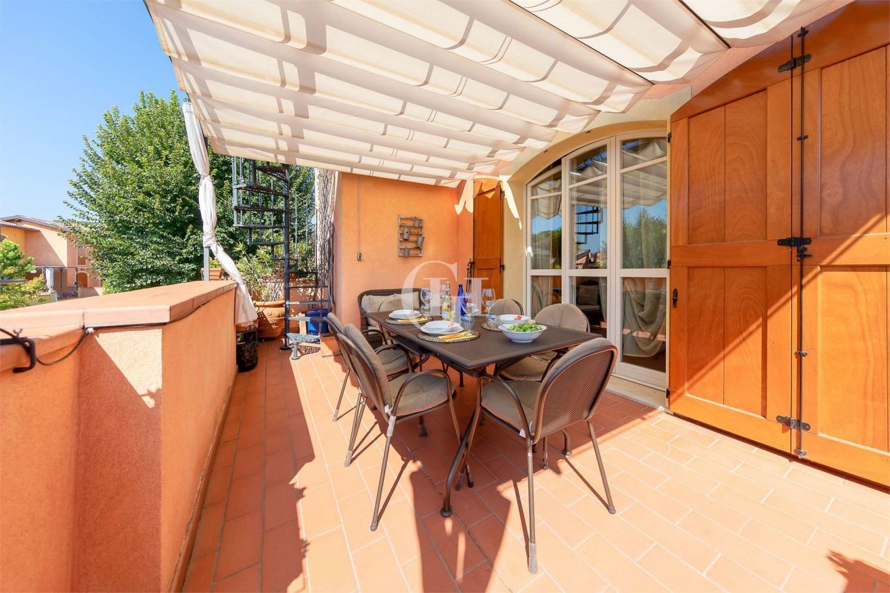 Квартира у озера Гарда, Италия, 120 м2 фото 2