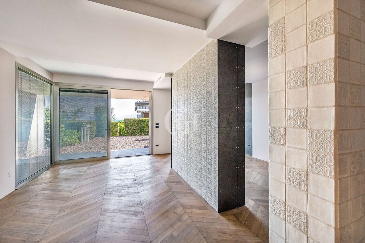 Квартира у озера Гарда, Италия, 270 м2 фото 4