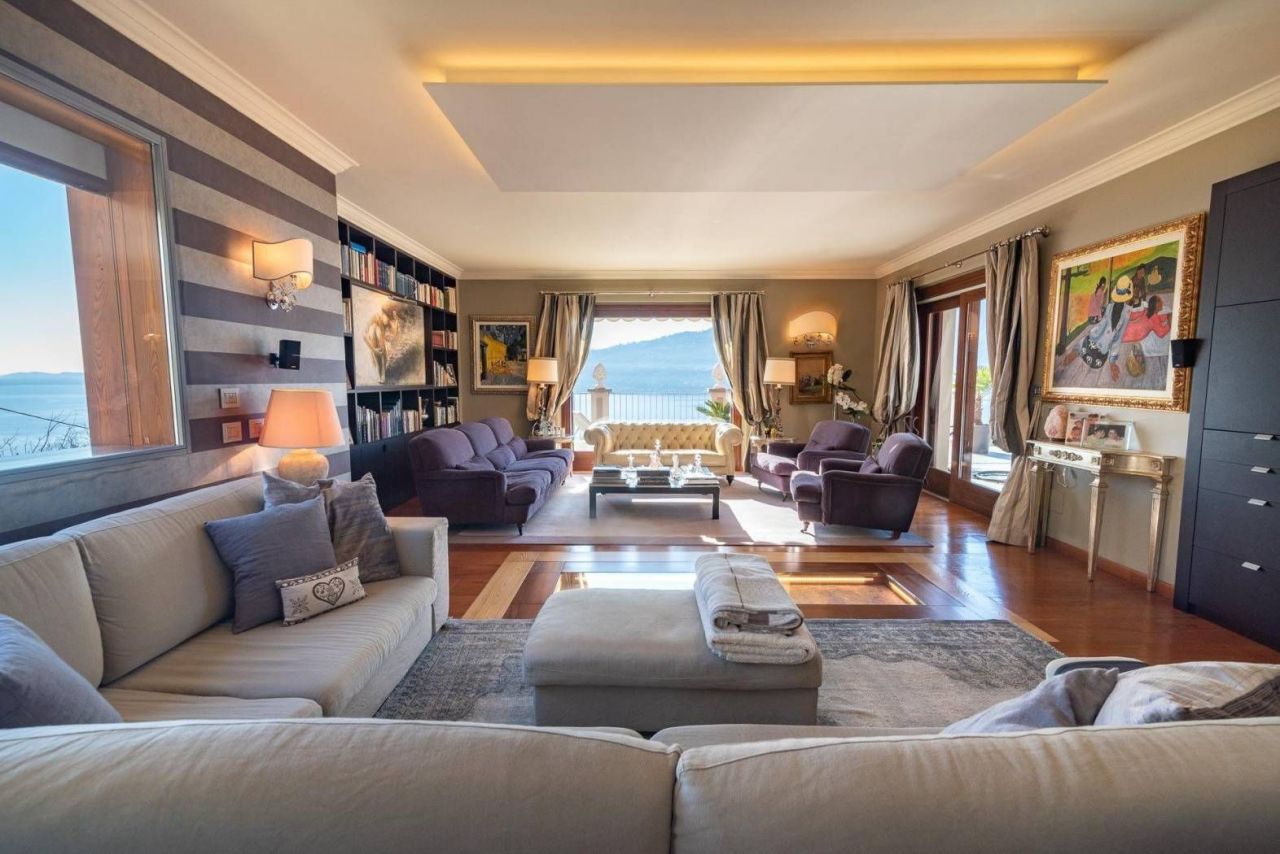 Дом в Вербании, Италия, 500 м2 фото 2