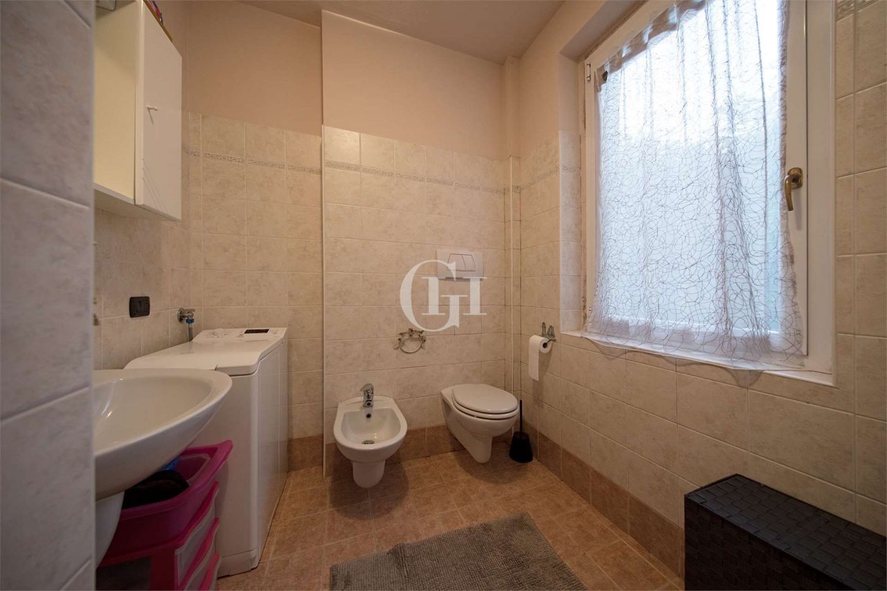 Квартира у озера Гарда, Италия, 55 м2 фото 3