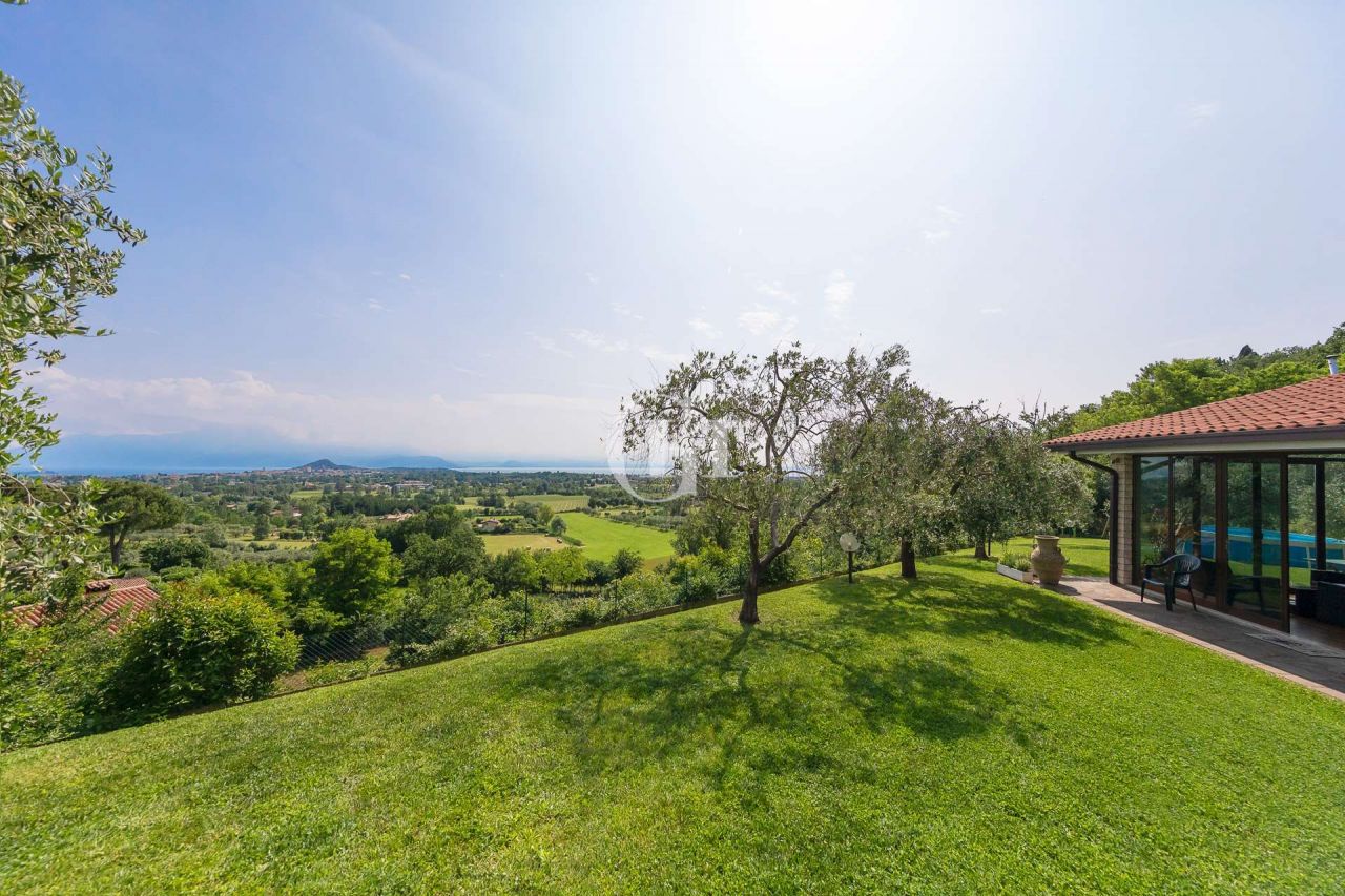 Вилла у озера Гарда, Италия, 350 м2 фото 1