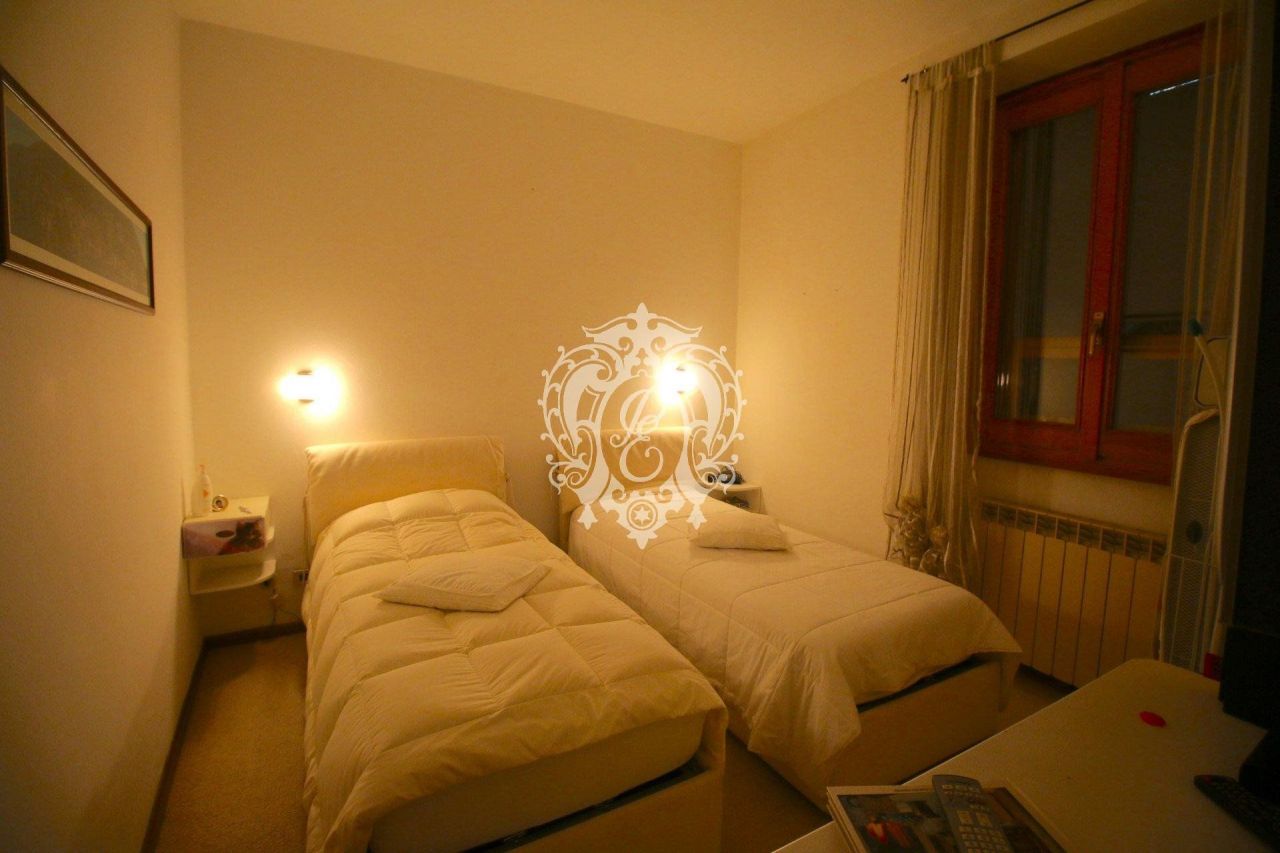 Вилла в Карате-Урио, Италия, 260 м2 фото 3