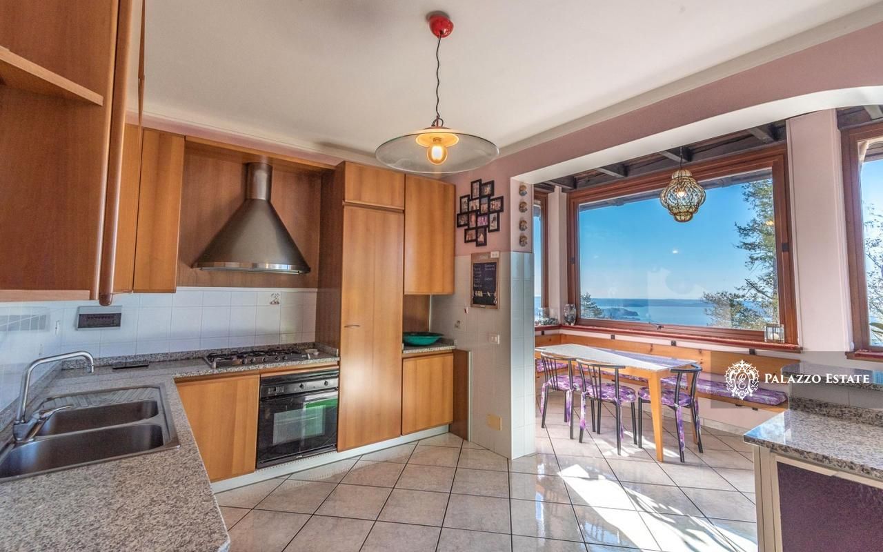 Вилла у озера Маджоре, Италия, 270 м2 фото 5