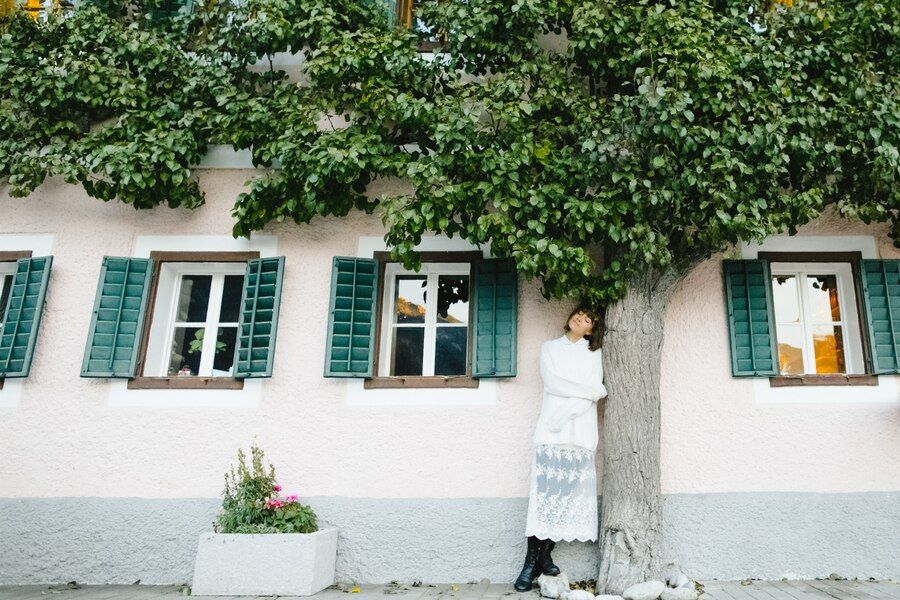 beautiful-woman-stands-by-tree-smiling-enjoying-life_8353-9396.jpg