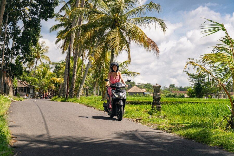 motion-cheerful-young-woman-wearing-protective-helmet-looking-straight-camera-walk_317809-3972.jpg