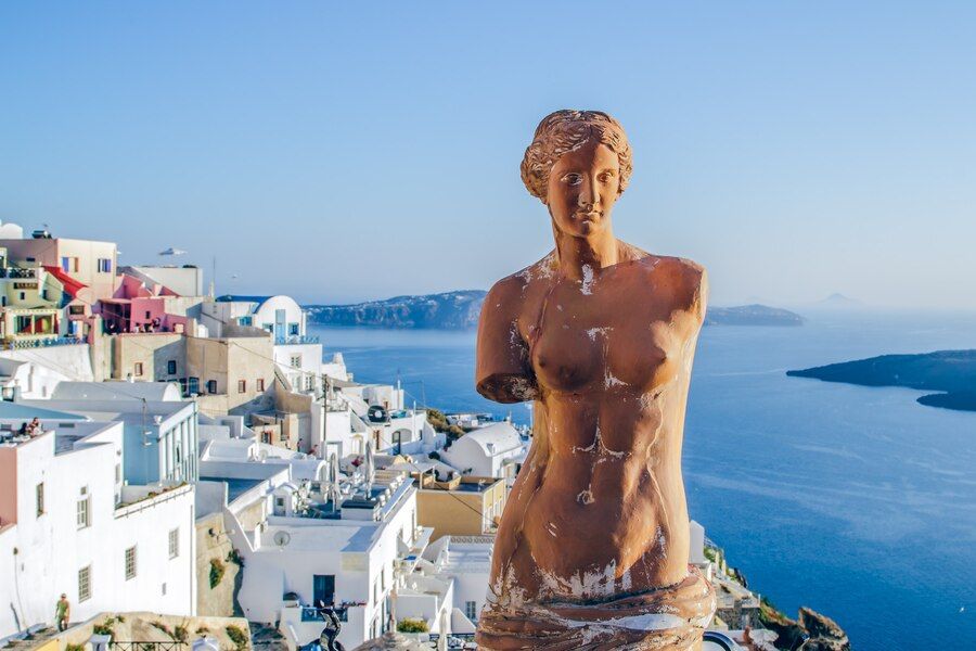 statue-venera-milosskaya-santorini-greece-sea-cityscape-background_385604-304.jpg