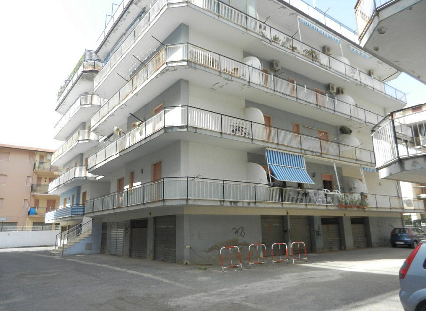 Квартира в Скалее, Италия, 65 м2