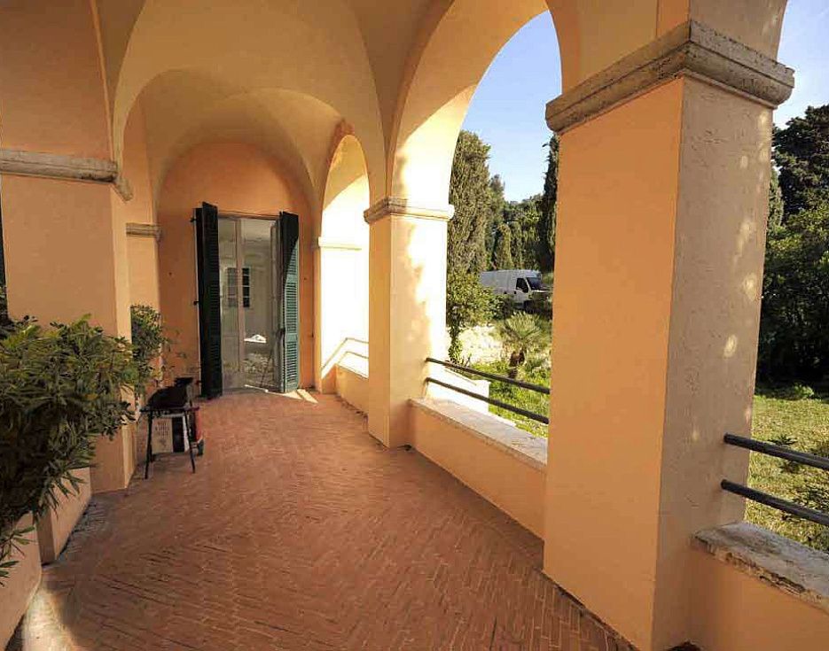 gallery