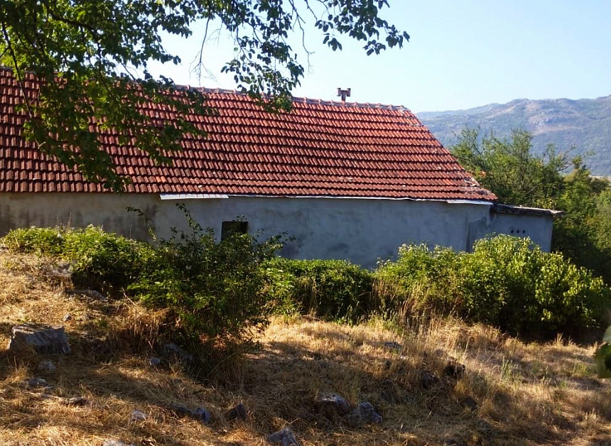 Дом под реконструкцию в Никшиче, Черногория, 69 м2