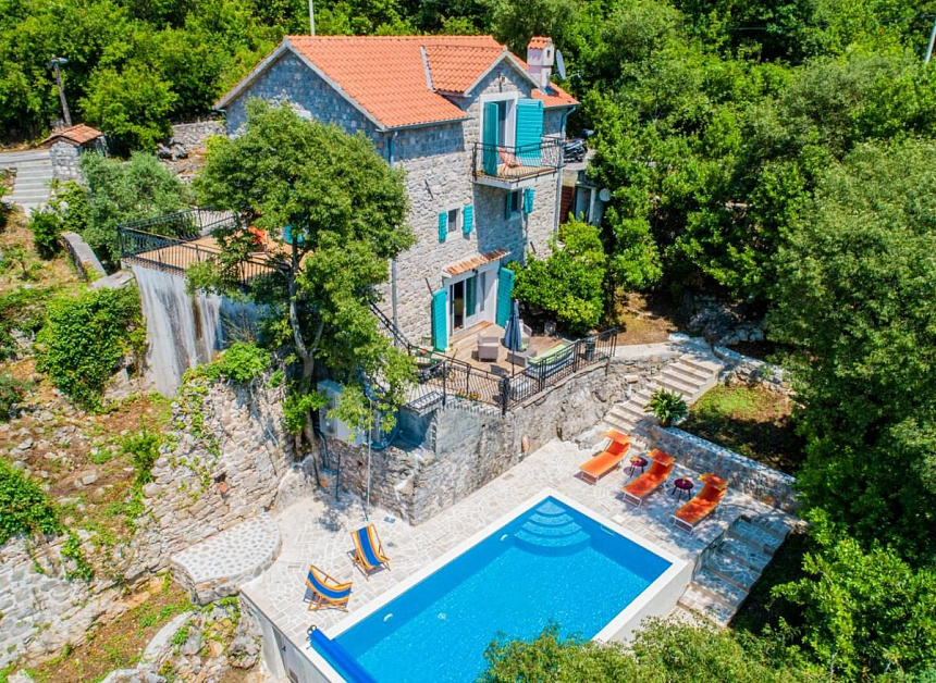 Дом в Тивате, Черногория, 150 м2