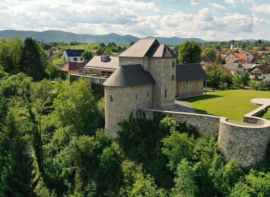 Замок в Чрномеле, Словения, 1 250 м2