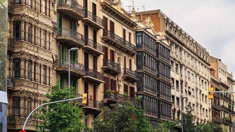 row-old-buildings-made-classic-style-barcelona-spain_1268-17995.jpg