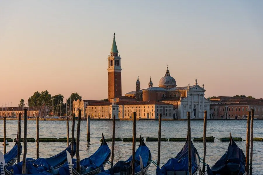 church-san-giorgio-maggiore-venice-italy_181624-12349.jpg church-san-giorgio-maggiore-venice-italy_181624-12349.jpg