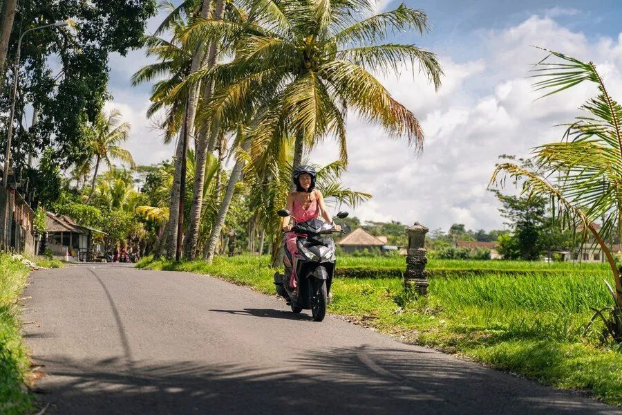 motion-cheerful-young-woman-wearing-protective-helmet-looking-straight-camera-walk_317809-3972.jpg motion-cheerful-young-woman-wearing-protective-helmet-looking-straight-camera-walk_317809-3972.jpg