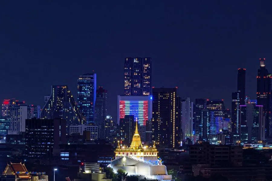 golden-mountain-is-religious-structure-bangkok_69709-1097.jpg